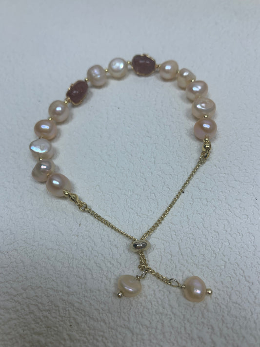 Fresh pearl necklace with crystals