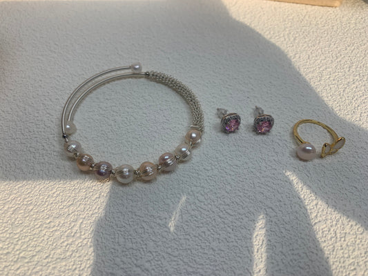 Pearl bracelet and rings for Ms V