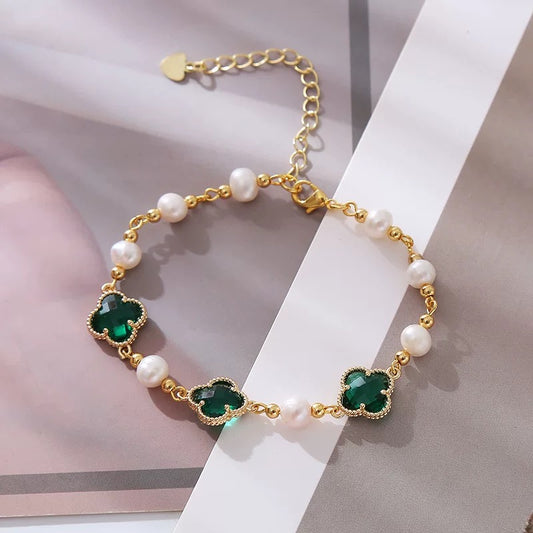 Elegant Green Clover and Pearl Bracelet – Gold-Plated with Freshwater Pearls