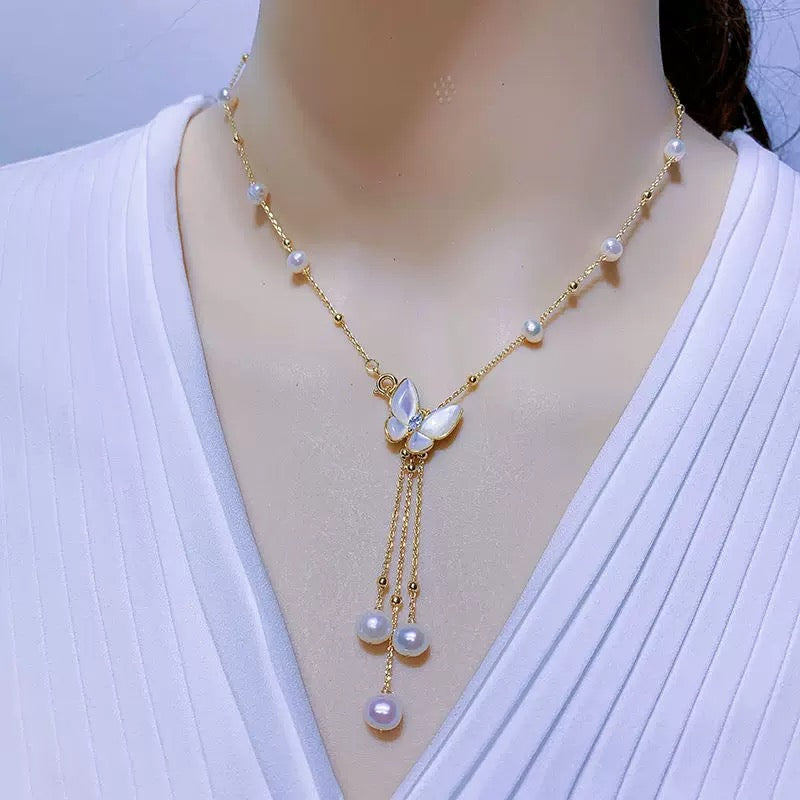 Elegant Butterfly and Pearl Necklace – Gold Y-Chain Design